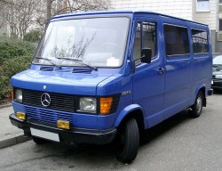 mercedes-bus-207