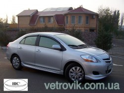 toyota_yaris-06-11-sedan-2