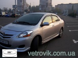 toyota_yaris-06-11-sedan-3
